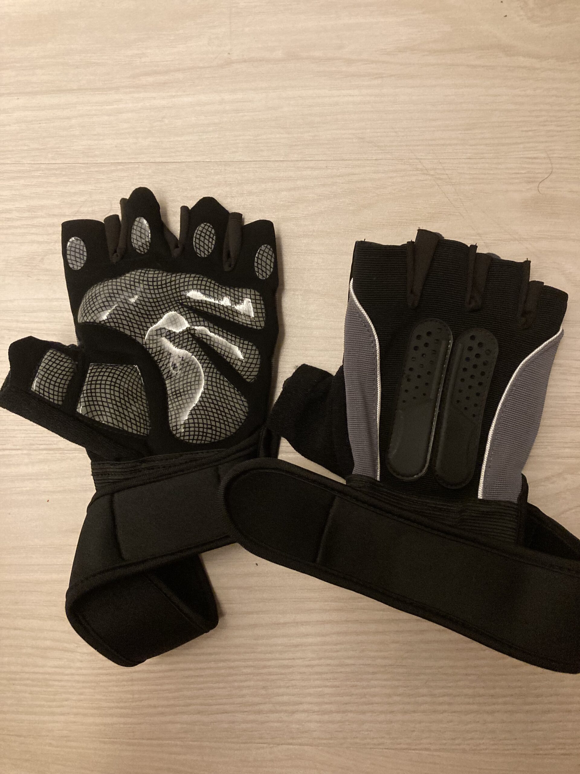 筋トレグローブ 手首固定ストラップ付き